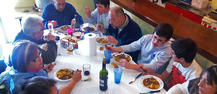 Los vecinos de Salcedo celebraron su tradicional comida de Semana Santa