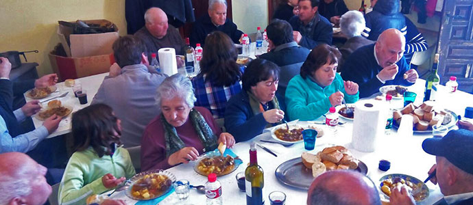 Los vecinos de Salcedo celebraron su tradicional comida de Semana Santa
