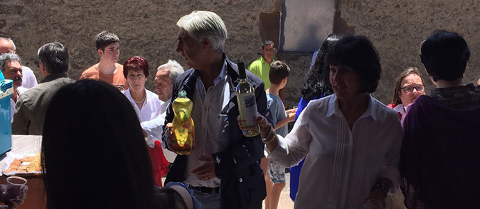 Los vecinos de San Martn de Hoyos festejan a San Antonio