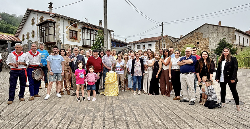 Los vecinos de Santa Mara de Aguayo celebraron la Octava del Corpus