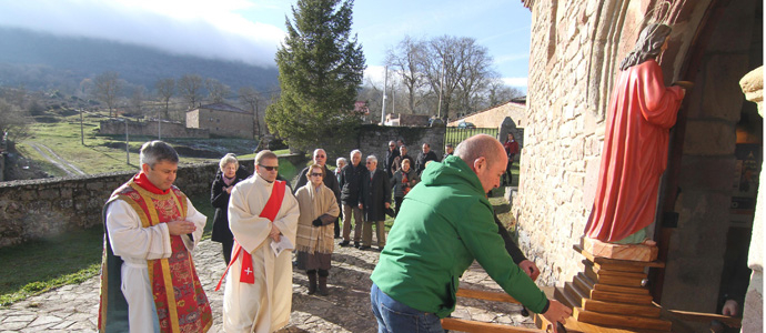 Los vecinos de Villaescusa honran a Santa Luca