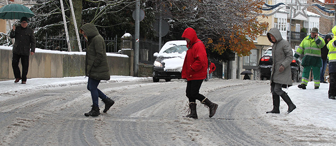 Vehculos atrapados en Santiurde y Valdeolea y salidas de va en la A-67, los efectos de la nieve en Campoo 