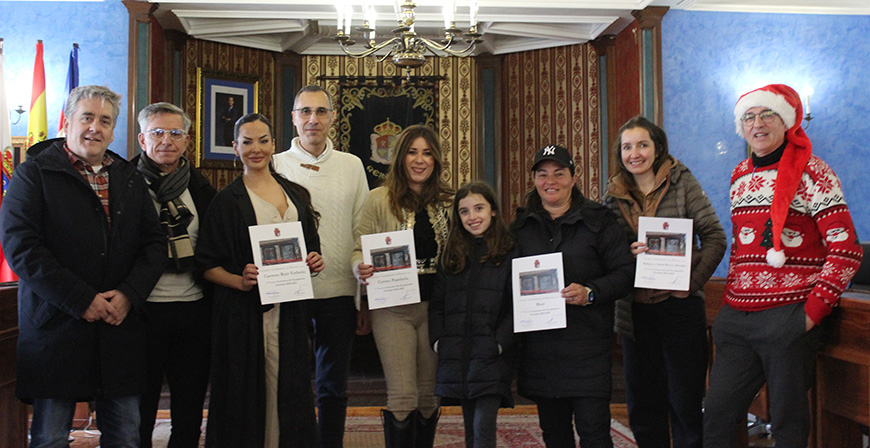 Una veintena de establecimientos participan en el Concurso de Escaparates Navideos de Reinosa