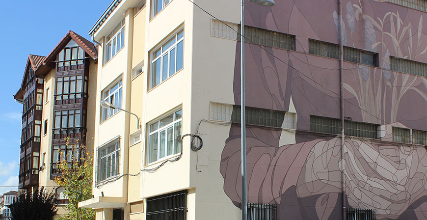 Las ventanas de PVC llegan al edificio municipal de la calle Concha Espina de Reinosa