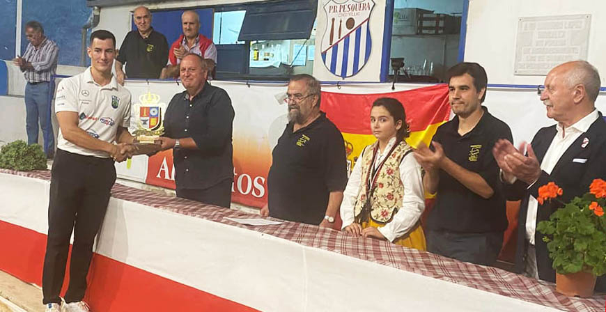 Vctor Gonzlez triunfa en el corro de Pesquera