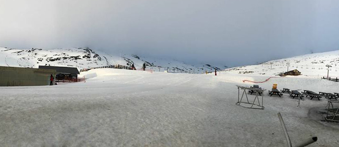 El viento solo permite la apertura de dos pistas en Alto Campoo