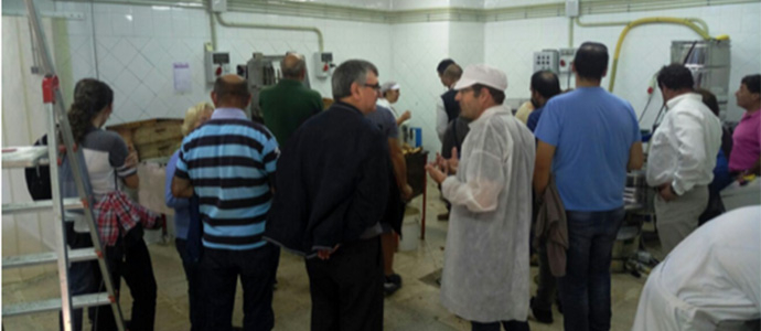 Visita al centro de la 'Miel de Campoo' 