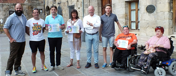 'Vivan los novios, Julio Sedano y el Espoln, ganadores del Concurso de Disfraces de La Movida