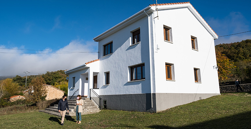 Vivienda invierte 46.000 euros en Valdeprado del Ro para rehabilitar con fines sociales la antigua Casa del Mdico