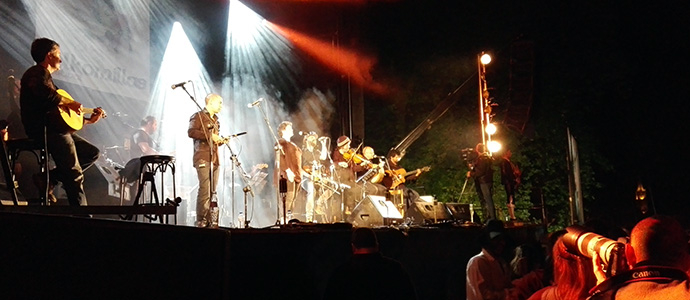 Voces campurrianas en la fiesta del folk