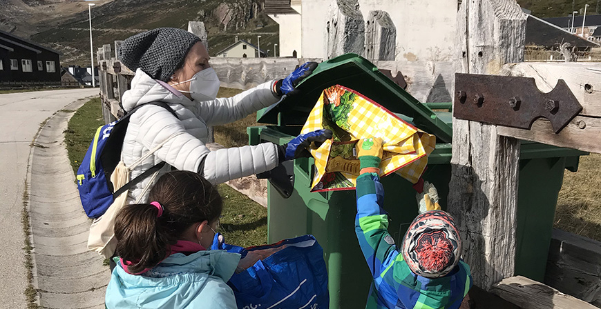 Voluntarios de Gamesa Electric limpian el entorno de Alto Campoo