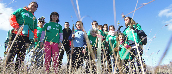 Los voluntarios de Provoca plantaron rboles en la zona del Pozo Pozmeo y las Tradas de Reinosa
