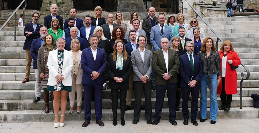 VOX presenta su lista al Parlamento de Cantabria para 