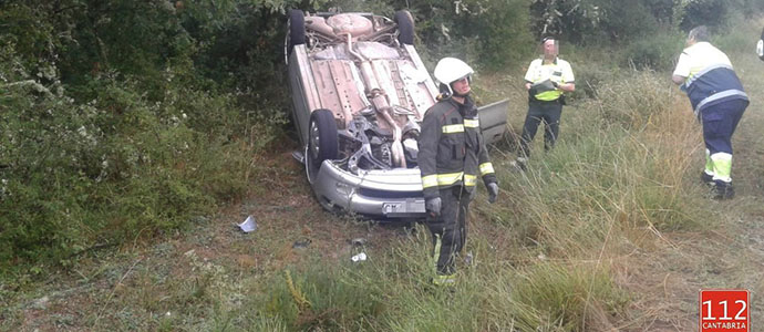 Vuelca un vehculo a la altura de Bscones de Ebro