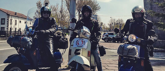 Vuelta a Espaa en vespas
