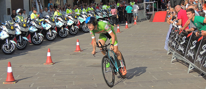Xabier Mikel Azparren y Miriam Gardachal,  campeones de Espaa junior contra el reloj 