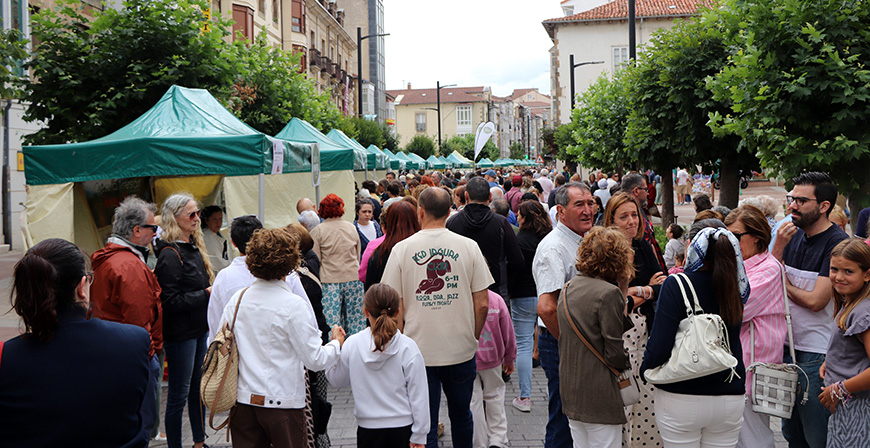 El XXIII Mercado Campurriano anima las fiestas de Santiago en Reinosa