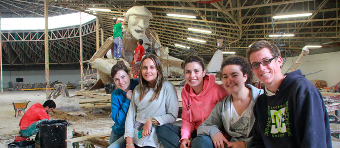 El yeso toma forma en el ferial