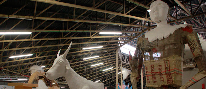 El yeso toma forma en el ferial