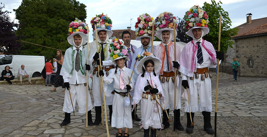 Los Zamarrones danzaron en Los Carabeos