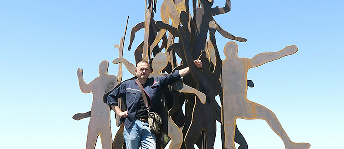 Zubelzu homenajea a Campoo con una escultura en China 