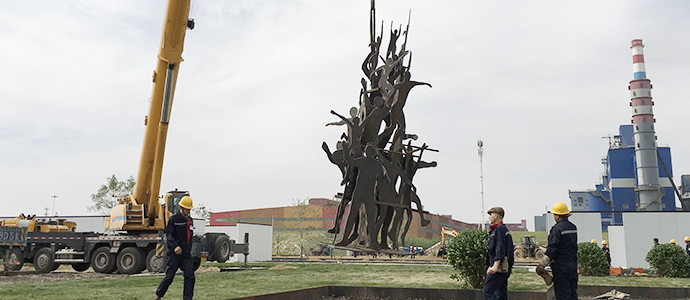 Zubelzu homenajea a Campoo con una escultura en China 