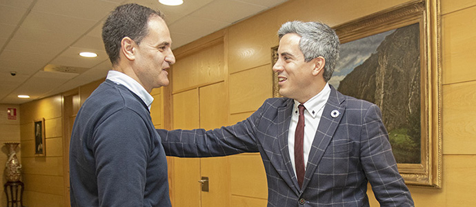 Zuloaga y el alcalde de Las Rozas de Valdearroyo analizan varios proyectos en materia deportiva
