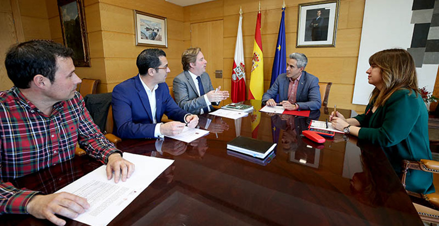 Zuloaga anuncia 100.000 euros en ayudas a los ayuntamientos que han colaborado en la atencin e insercin de desplazados ucranianos en Cantabria