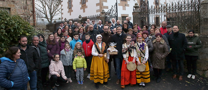 Zuloaga inaugura el centro sociocultural de La Lomba