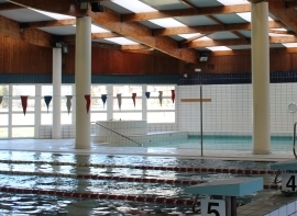 Unos 600 niños participan en los cursos de natación de las piscinas climatizadas de Reinosa