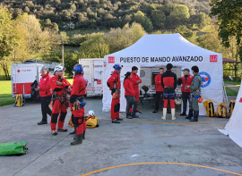 Setenta efectivos participan en un simulacro de espeleosocorro en la comarca del As�n