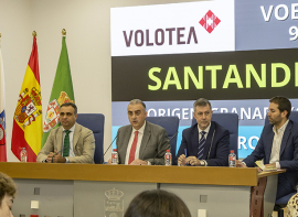 El aeropuerto Seve Ballesteros-Santander estrena este viernes vuelo con Granada