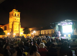 Aguilar sale a la calle para ver la final del 'Grand Prix'