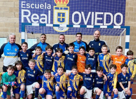 Los benjamines de Enmedio preparan el Campeonato de Espaa de Ftbol Sala con la Escuela de Ftbol de Oviedo