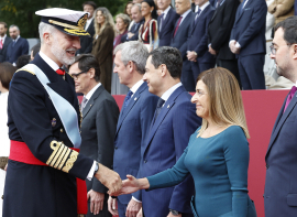 Buruaga asiste en Madrid al homenaje a la bandera y al desfile militar con motivo de la Fiesta Nacional de Espaa