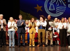 Cantabria rinde homenaje a su folclore con un gran festival solidario a favor de La Cocina Econ�mica y C�ritas