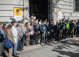 La Delegaci�n del Gobierno en Cantabria guarda un minuto de silencio por las v�ctimas del accidente ferroviario en Urda