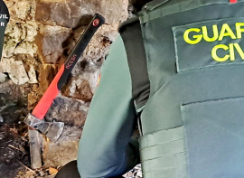 Detenido un hombre por amenazar con un hacha a unos j�venes en un refugio de pescadores 