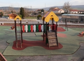 Enmedio acuerda la reforma del parque infantil de Requejo
