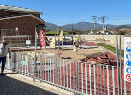 Enmedio comienza las obras de acondicionamiento del parque infantil de la iglesia de Matamorosa