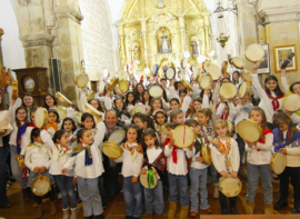 La Escuela de Pandereteras de Requejo celebra el fin de curso con una gran fiesta para reivindicar el folclore campurriano
