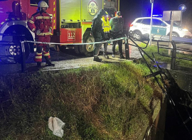 Fallece un conductor tras salirse de la CA-185 y caer al Deva