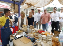 La Feria del Queso de Pesquera rene a 35 productores