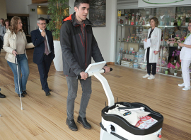 La Fundaci�n ONCE prueba en Valdecilla uno de sus robots de asistencia a personas con discapacidad 