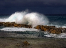 El Gobierno de Cantabria recomienda extremar la precauci�n en el litoral por la alerta roja de fen�menos costeros adversos