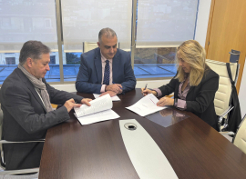 Gobierno y trabajadores de Gesvican suscriben el primer convenio colectivo propio de la empresa pblica