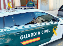 La Guardia Civil detiene a tres personas, a los pocos minutos de cometerse un robo en el interior de un vehculo en Castro Urdiales