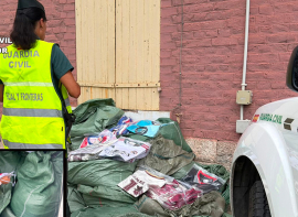 La Guardia Civil interviene  en los mercadillos de Ori��n, Cartes y Santo�a m�s de 2.300 prendas falsificadas