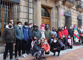 Los Guardianes de la Puerta elaborados por Alto Ebro y Antares ya vigilan La Casona y el Ayuntamiento