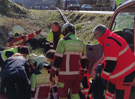 Herido un camionero tras salirse de la v�a en la A-8 